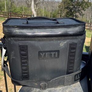 Yeti Hoper 18 Black Soft Cooler Bag with Shoulder Strap